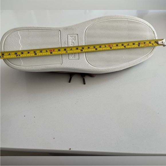 ROOTS Beige Suede Lace Up Sneaker Style Shoes White Sole - Picture 5 of 6